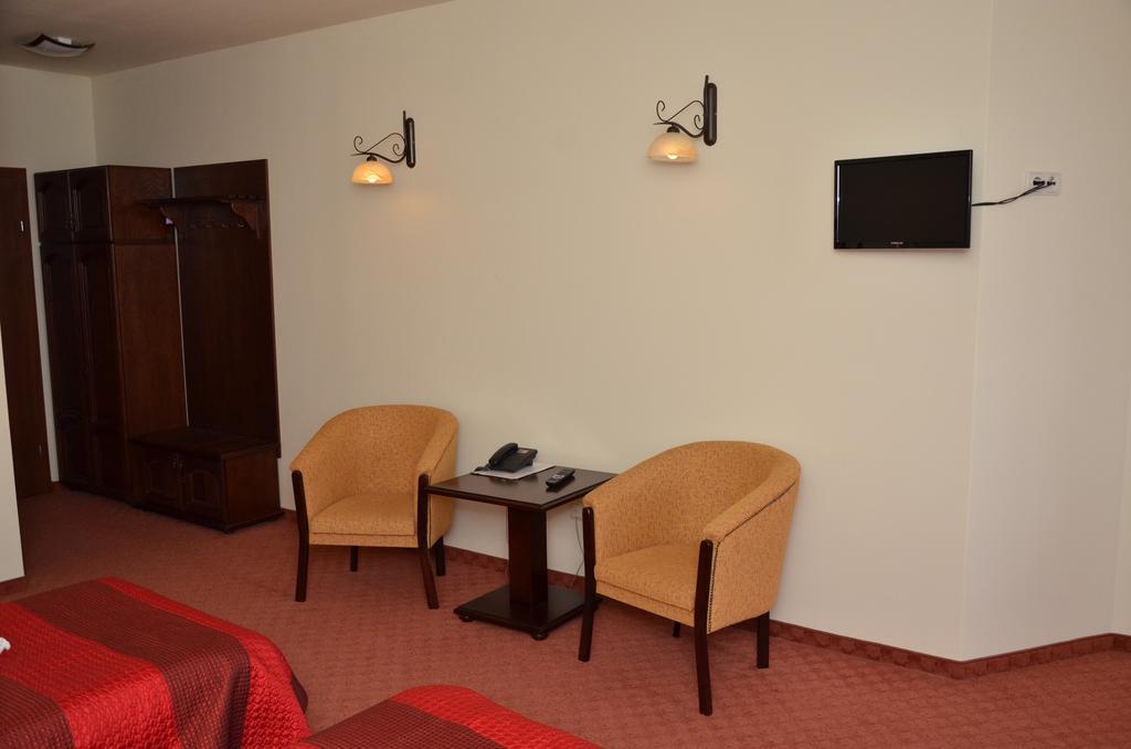 Hotel Restaurant La Conac Botiz Room photo